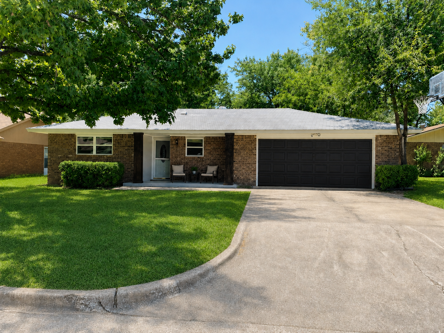 2220 Louise Lane