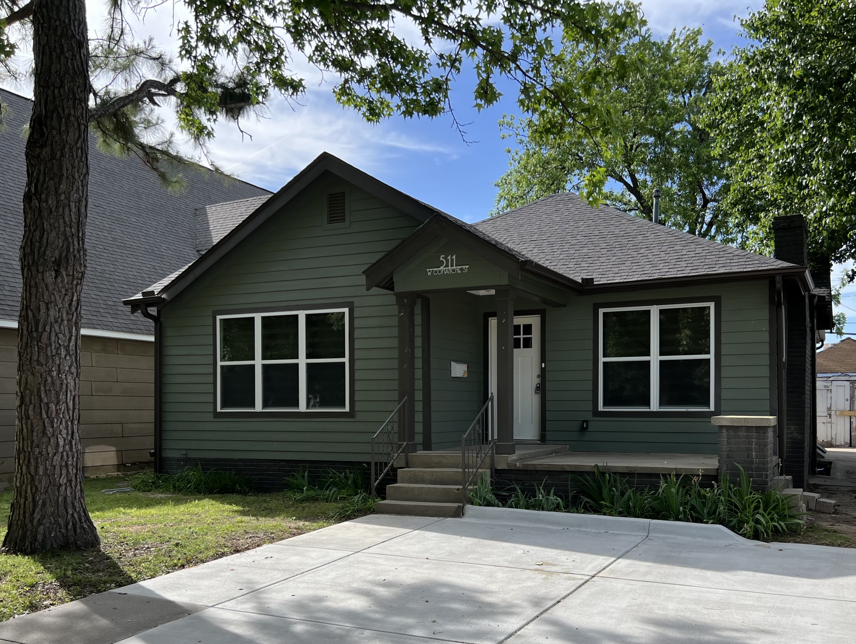 511 W Comanche